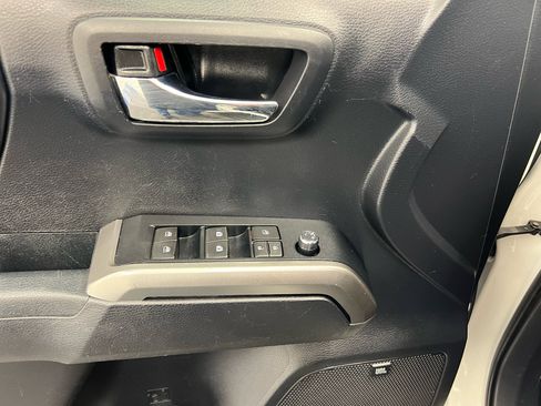 Used 2018 Toyota Tacoma Limited image 6