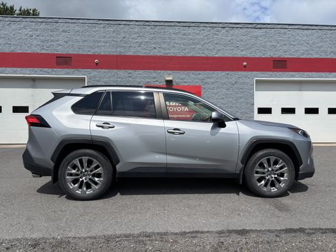 Used 2019 Toyota RAV4 XLE Premium w/ Cold Weather Package AWD/4WD image 2