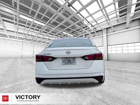 Used 2025 Nissan Altima 2.5 SV FWD image 4