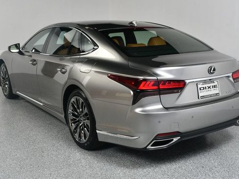 Used 2023 Lexus LS 500 w/ Accessory Package (Z2) image 8