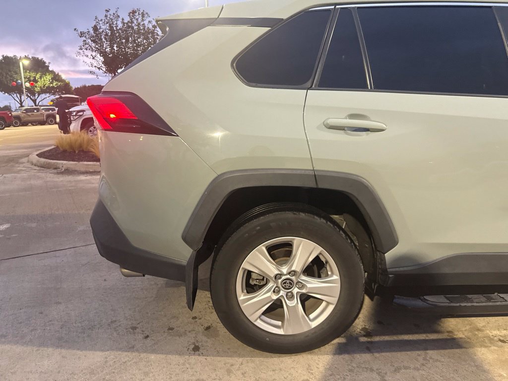 Used 2021 Toyota RAV4 XLE FWD image 17