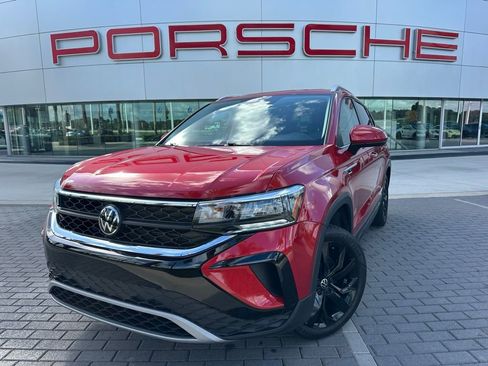 Used 2023 Volkswagen Taos SE image 1