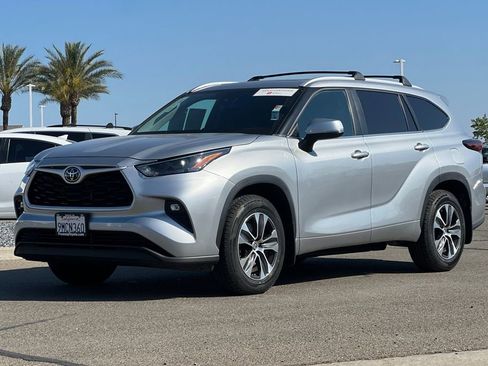 Certified 2024 Toyota Highlander XLE AWD/4WD image 10