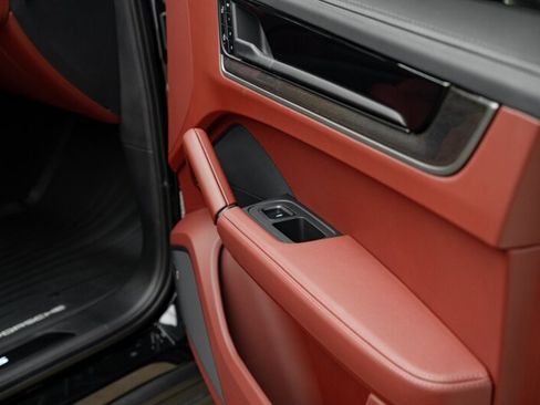 Used 2025 Porsche Cayenne S image 22