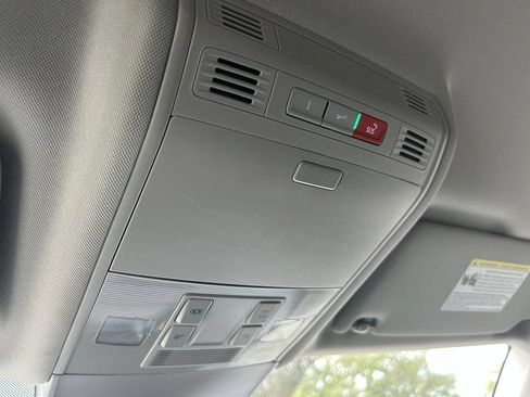 Certified 2024 Volkswagen Taos SE FWD image 54