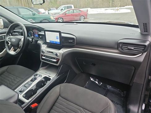Used 2021 Ford Explorer XLT image 27