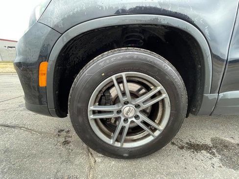 Used 2016 Volkswagen Tiguan S image 11