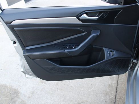 Certified 2022 Volkswagen Jetta S image 9