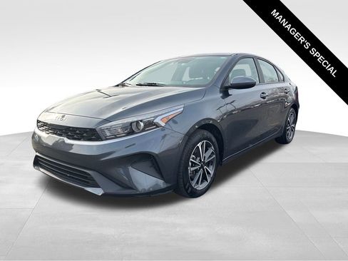 Used 2023 Kia Forte LXS image 3