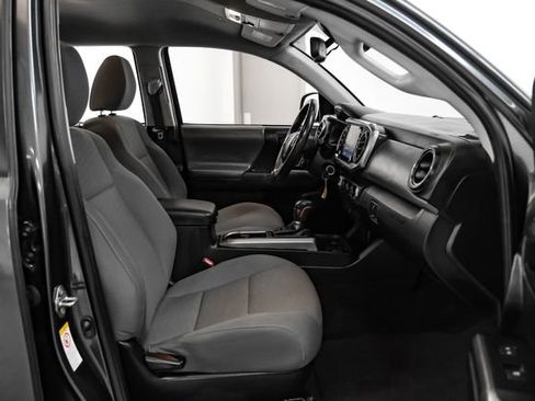 Used 2020 Toyota Tacoma SR5 RWD image 31