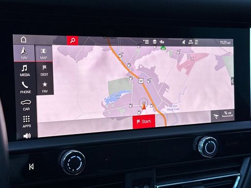 Used 2024 Porsche Macan image 36