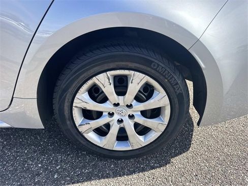 Used 2022 Toyota Corolla LE image 11