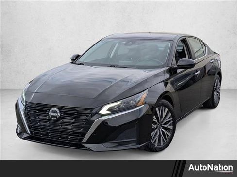 Used 2023 Nissan Altima 2.5 SV image 1