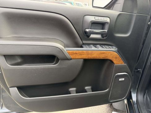 Used 2018 Chevrolet Silverado 1500 High Country image 17