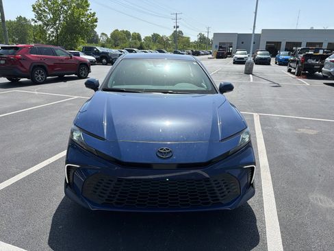 Used 2025 Toyota Camry SE FWD image 10