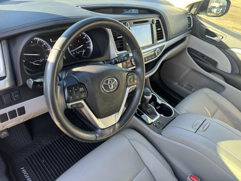 Certified 2018 Toyota Highlander XLE image 12