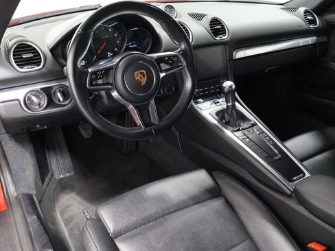 Used 2018 Porsche 718 Cayman RWD image 4