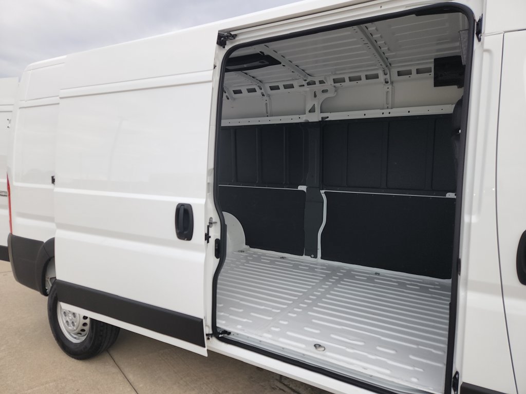Used 2026 RAM ProMaster 2500 w/ Convenience Group FWD image 17