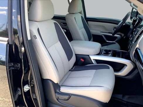 Used 2020 Nissan Titan SV w/ SV Convenience Package RWD image 9