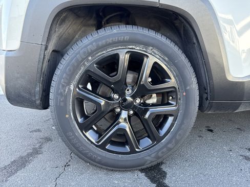 Used 2018 Jeep Renegade Altitude image 35