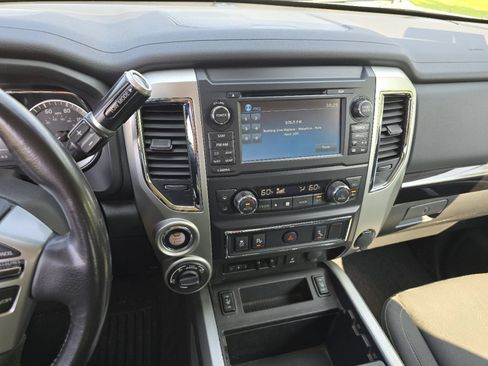 Used 2018 Nissan Titan SV w/ SV Convenience Package AWD/4WD image 31