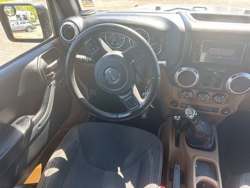 Used 2016 Jeep Wrangler Unlimited Sahara AWD/4WD image 18