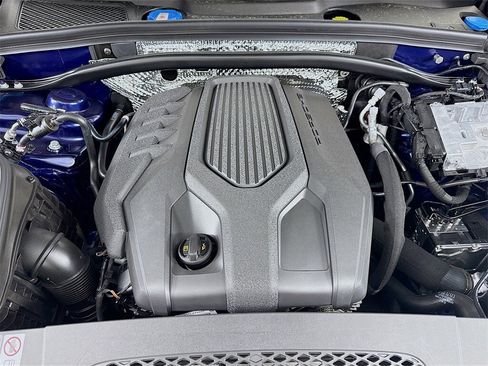 New 2026 Porsche Macan image 32