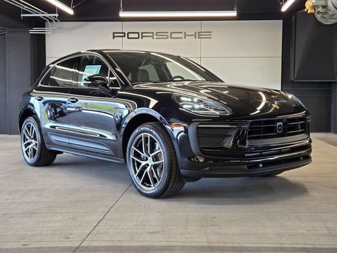Certified 2026 Porsche Macan AWD/4WD image 29
