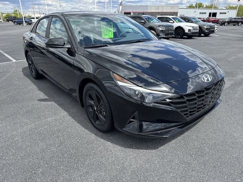 Used 2023 Hyundai Elantra SEL FWD image 2