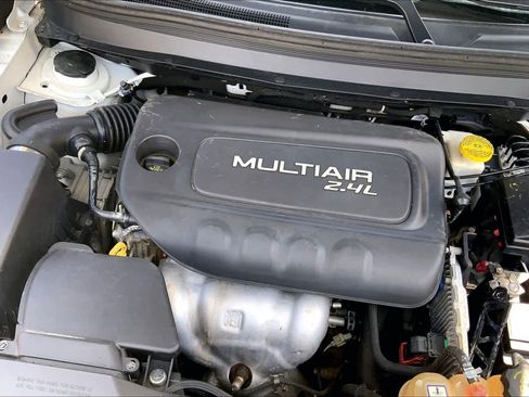 Used 2019 Jeep Cherokee Latitude Plus FWD image 31