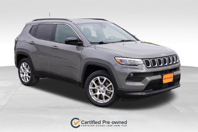 Used 2023 Jeep Compass Latitude w/ Sun and Sound Group AWD/4WD image 1