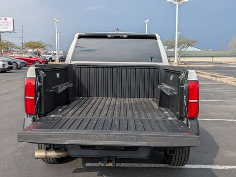 Certified 2025 Toyota Tacoma SR AWD/4WD image 7