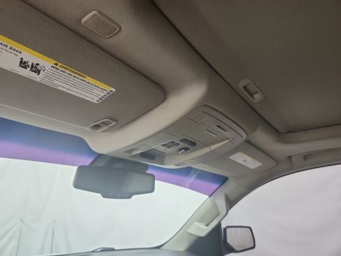 Used 2018 GMC Yukon SLT w/ Premium Edition image 5