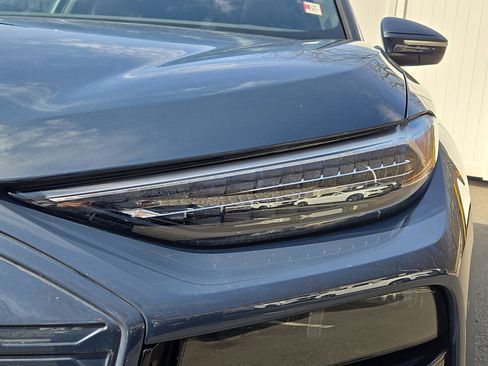 Used 2025 Audi Q6 e-tron Premium Plus image 9