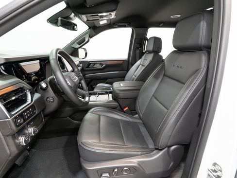 Used 2025 GMC Yukon Denali image 16