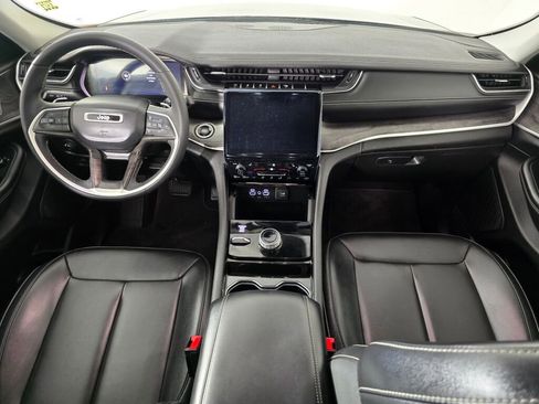 Used 2023 Jeep Grand Cherokee Limited w/ Black Appearance Package image 23