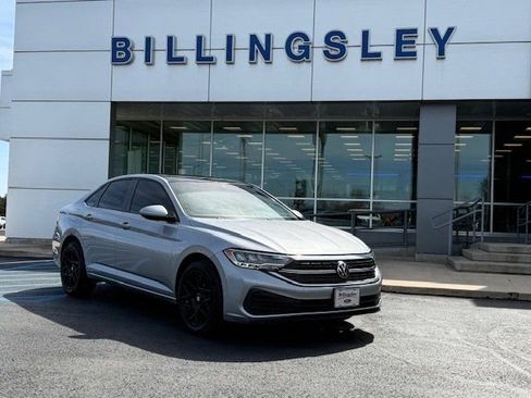 Used 2023 Volkswagen Jetta SE w/ Panoramic Sunroof Package image 1