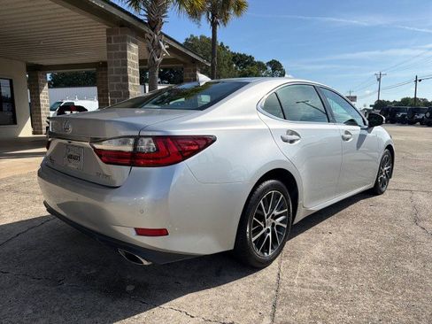 Used 2017 Lexus ES 350 w/ Luxury Package FWD image 4