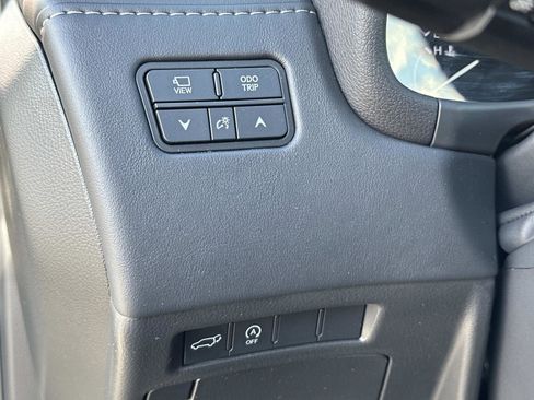 Used 2024 Lexus LX 600 4WD w/ Luxury Package image 32