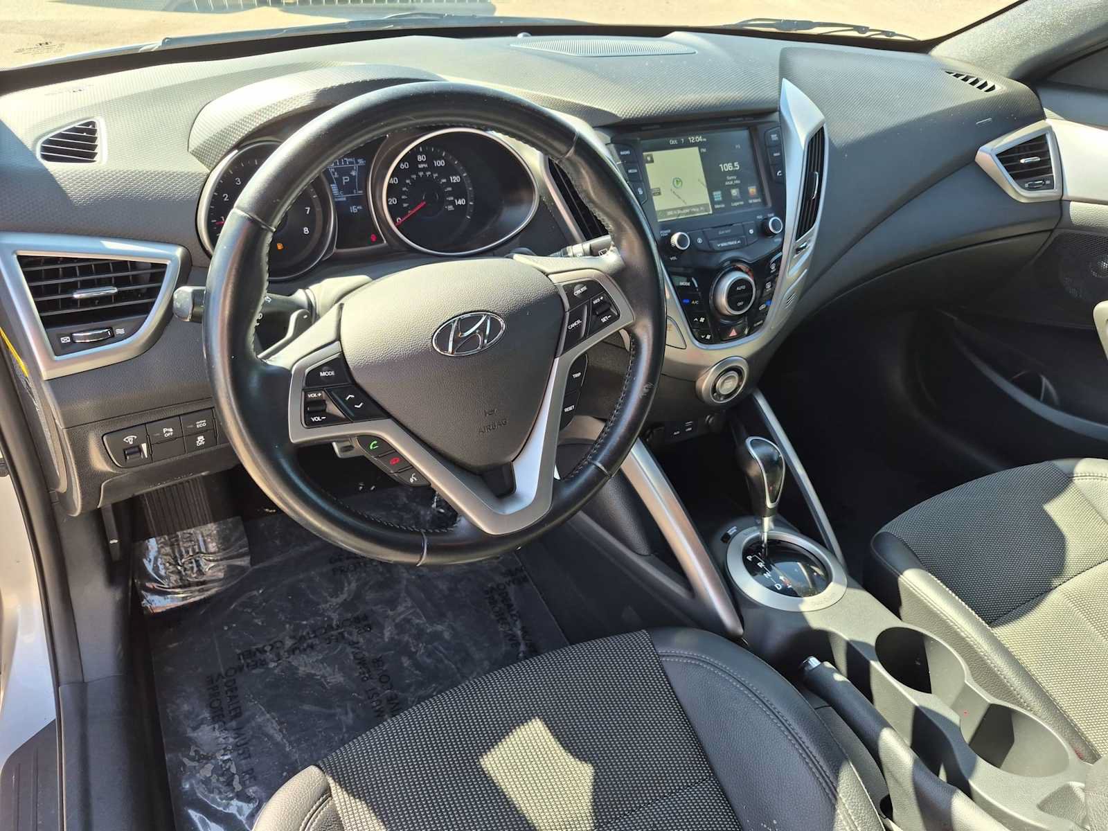 Used 2016 Hyundai Veloster w/ Option Group 03 FWD image 10