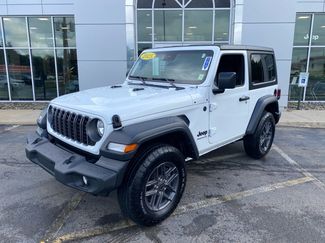 Used 2025 Jeep Wrangler Sport AWD/4WD video 1