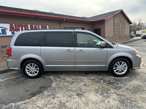 Used 2016 Dodge Grand Caravan SXT w/ Rear Park Assist Package image 10
