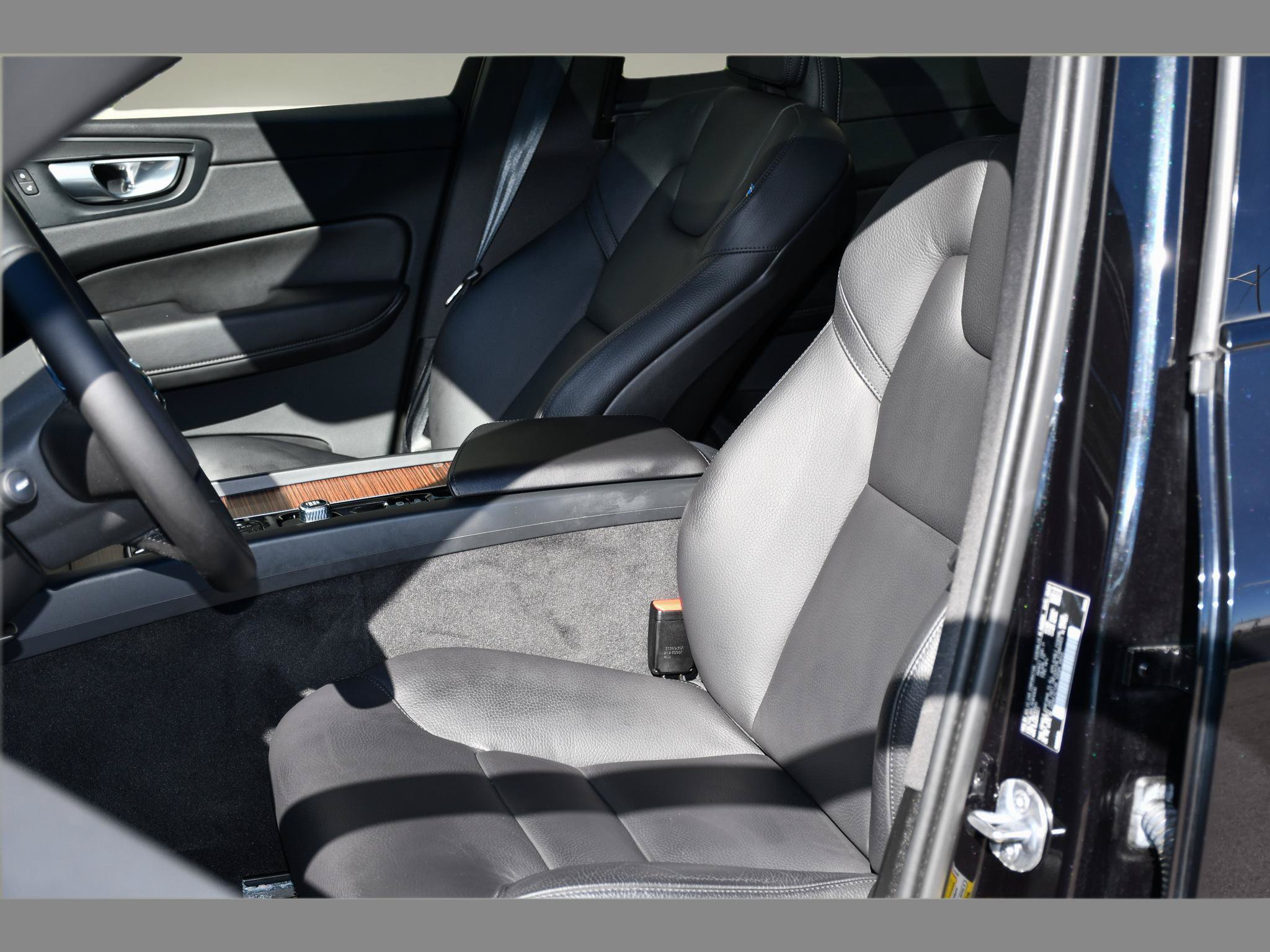 Certified 2024 Volvo XC60 B5 Plus w/ Protection Package Premier AWD/4WD image 14