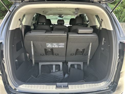 Certified 2024 Kia Carnival LX FWD image 25