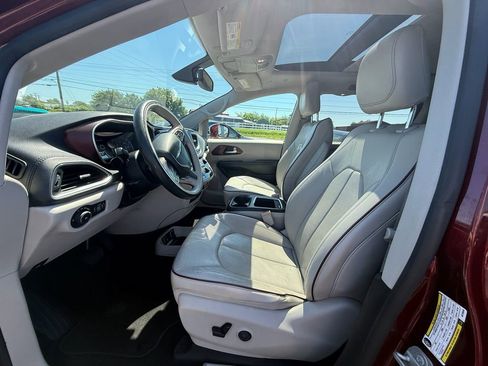 Used 2019 Chrysler Pacifica Limited FWD image 12