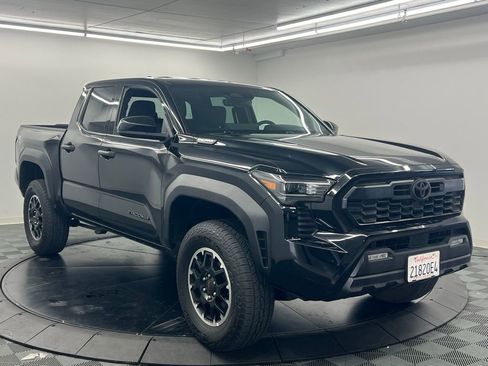 Used 2025 Toyota Tacoma TRD Off-Road image 2