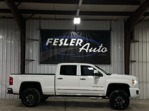 Used 2015 GMC Sierra 2500 Denali w/ Duramax Plus Package image 6