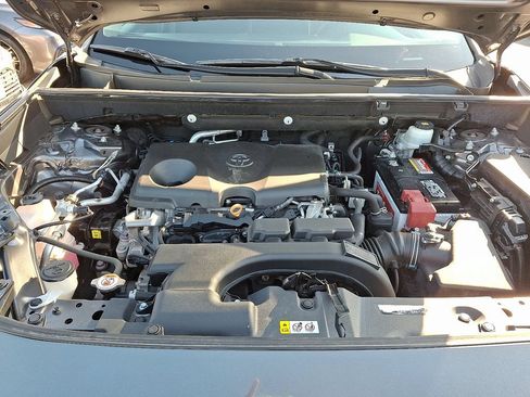 Used 2019 Toyota RAV4 LE AWD/4WD image 28