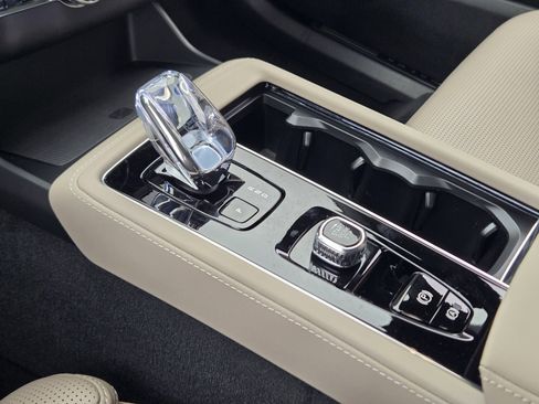 New 2026 Volvo XC90 B6 Ultra image 22