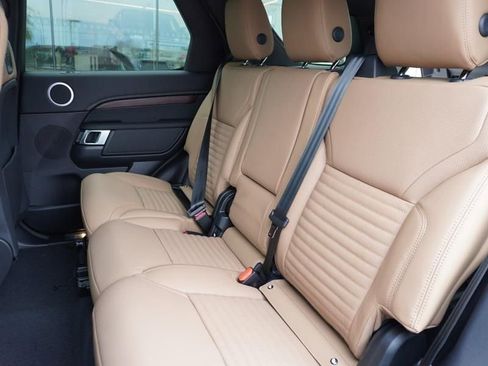 New 2024 Land Rover Discovery Dynamic SE image 8